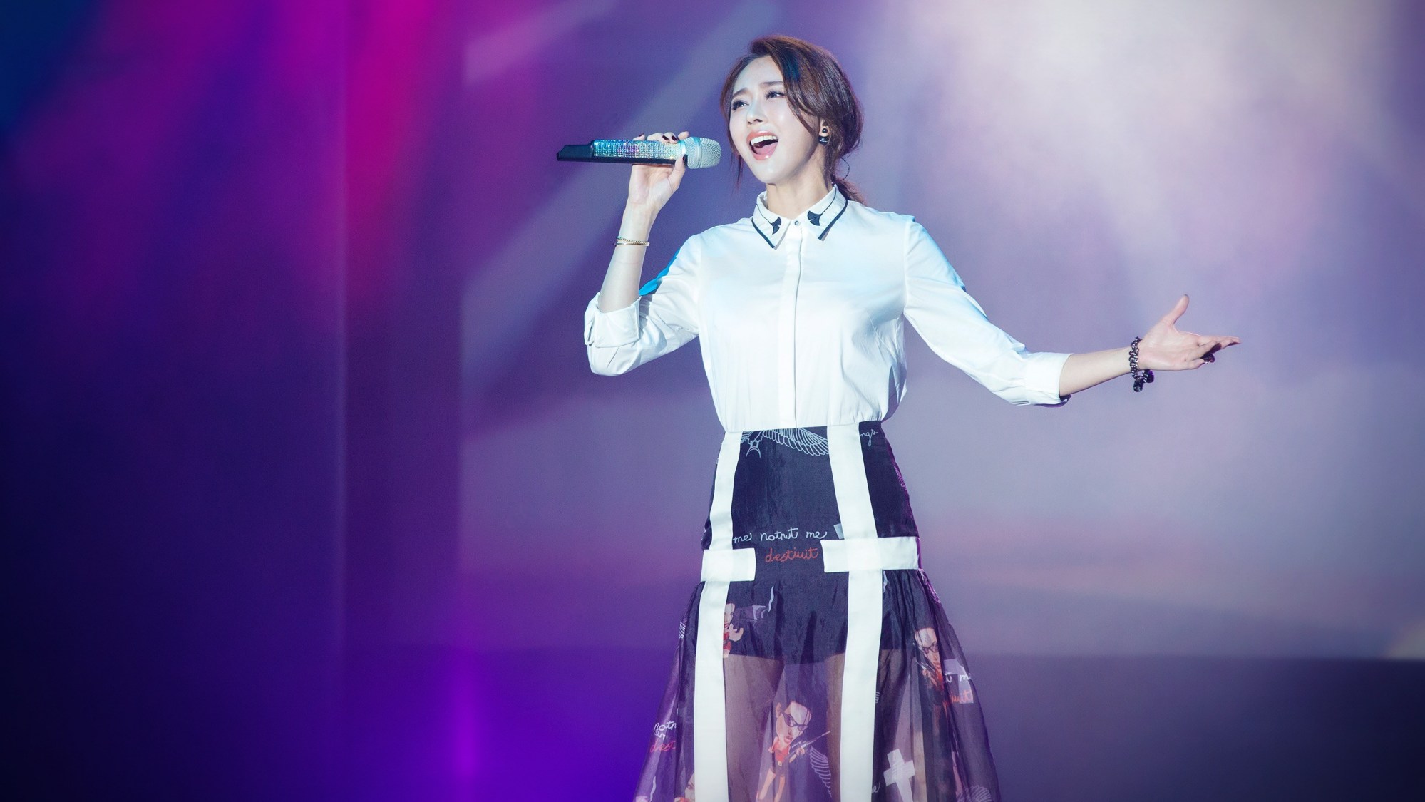 陈冰:好声音出道,一首盛夏光年成名,如今新剧中扮演蒋欣的闺蜜